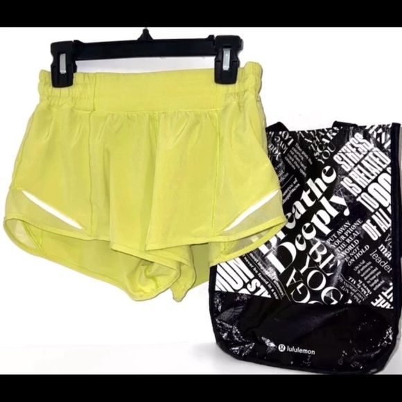 -Lululemon Hotty Hot Shorts size 4// 2.5” - Picture 1 of 2